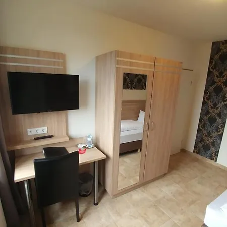 St Michael Atrona Gmbh בית הארחה אוזקירכן