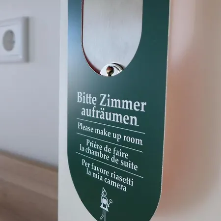 St Michael Atrona Gmbh בית הארחה אוזקירכן